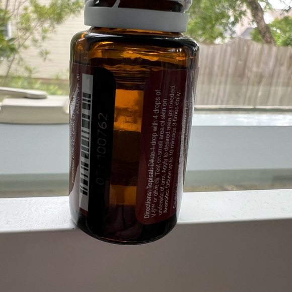 Thieves Essential Oil - .50 fl oz - Picture 4 of 7